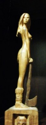 Девушка с топором - topor.jpg