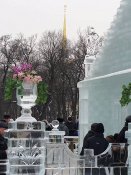Выставка ледовых фигур на Дворцовой площади, зима 2006-го.