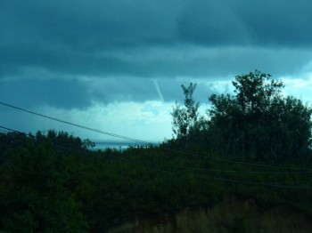 Смерч (в центре фото), Пицунда