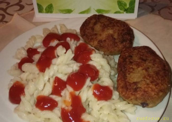 Половина котлеты с точки зрения практической стилистики - kotlietki-s-makaroshkami-основное-фото-рецепта.jpg