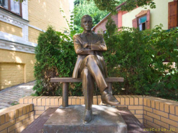 Памятники писателям и литературным персонажам - 1483167102_958.jpg