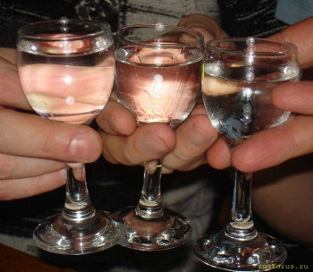 Питие на Руси есть веселие - на троих.jpg